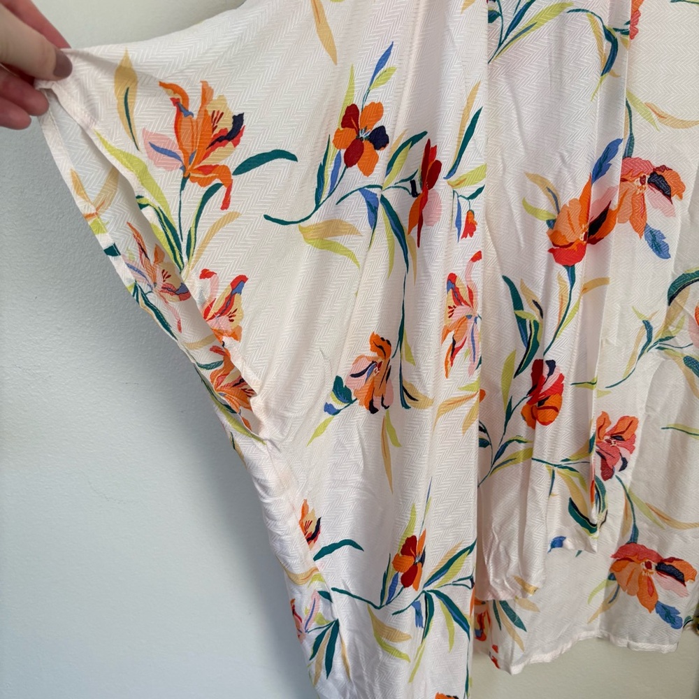 Forever 21 White Floral Kimono - Picture 5 of 10